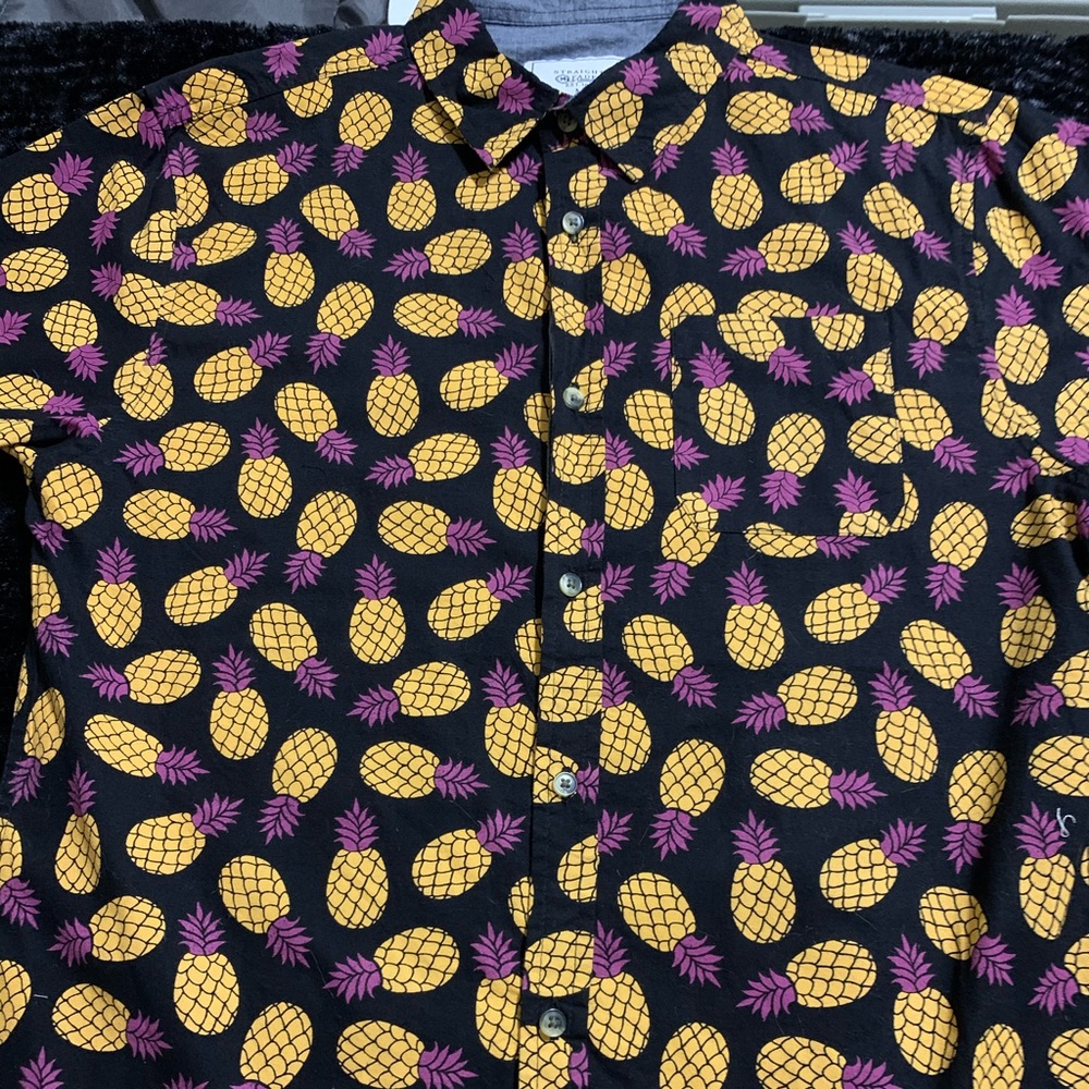 Straight faded brand black pineapple shirt size M